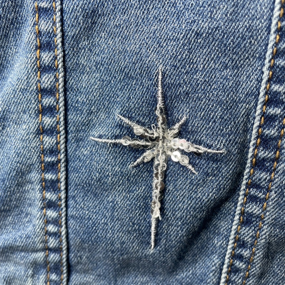 Baccini Light Wash Denim Top with Contrast Stitching Vintage - Picture 3 of 9